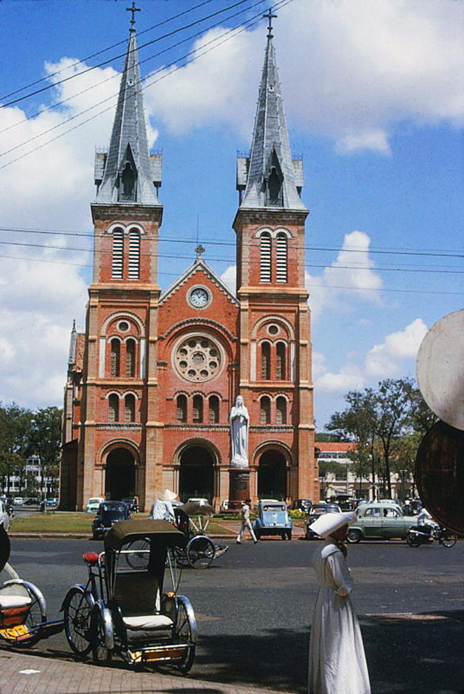 Click image for larger version

Name:	05-Nhà thờ Đức Bà 1966.jpg
Views:	140
Size:	186.3 KB
ID:	25052